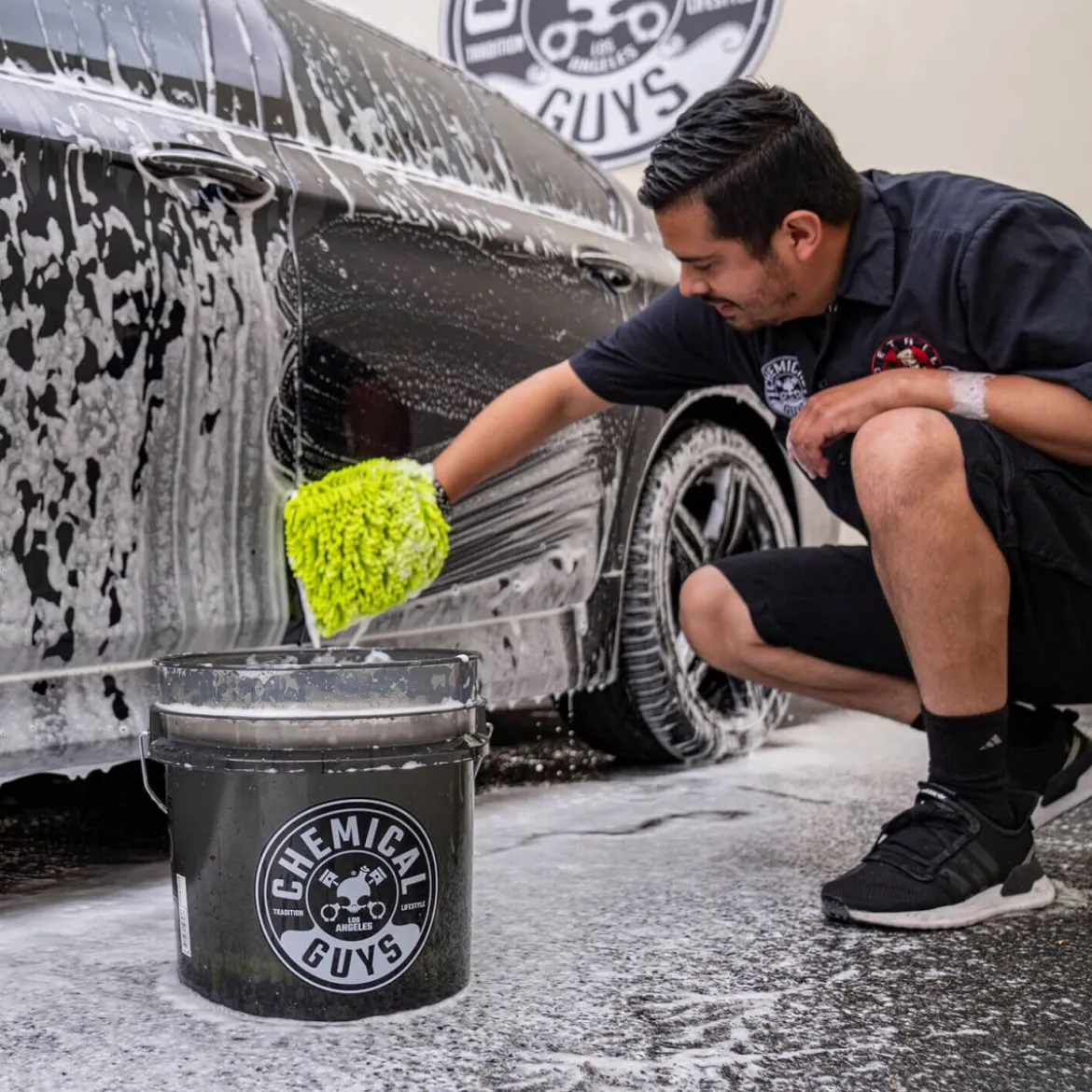 Chemical Guys 4,25-Gallonen-Wascheimer Smoking Black mit Logo